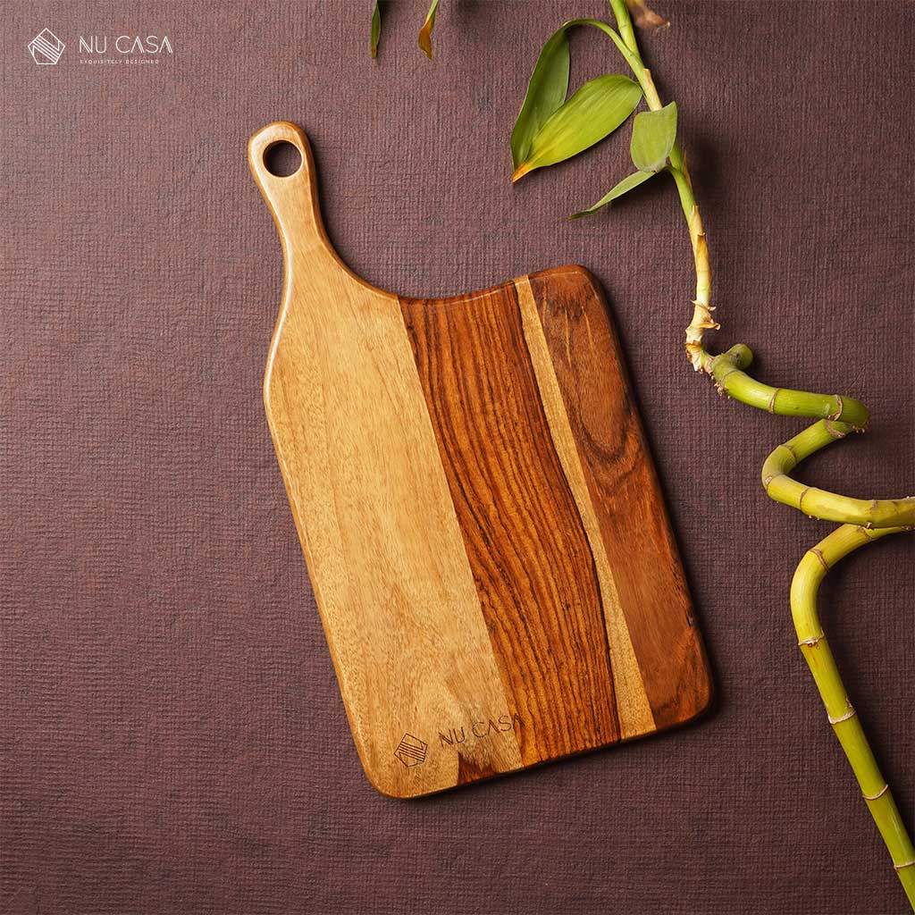 Get chopping board wooden online best price with side handle 